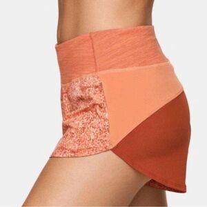 Outdoor Voices Shades of Orange & Rust Pattern Hudson Running Athletic Shorts M